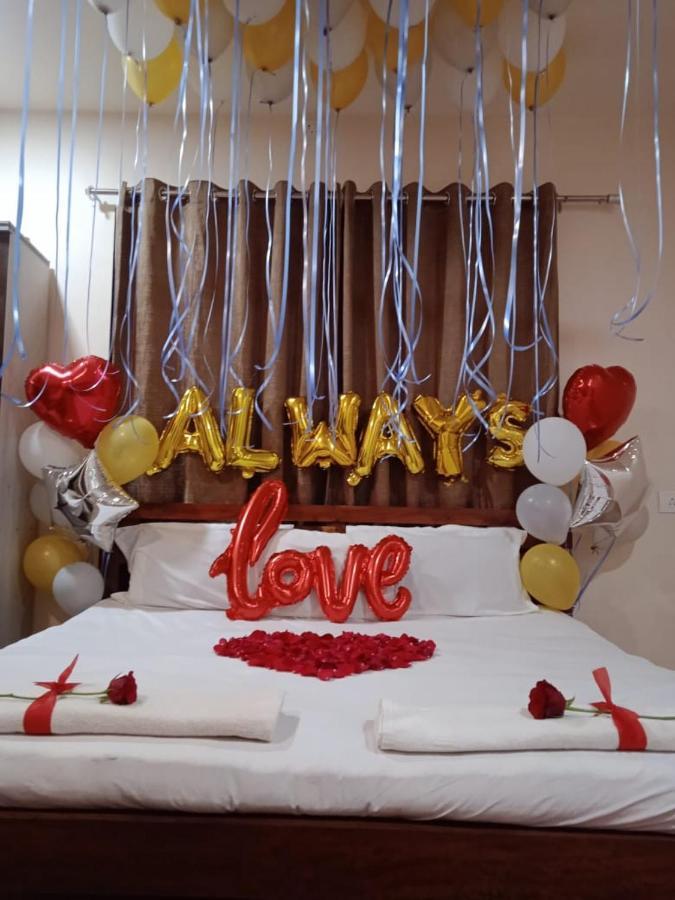 Vinee'S Kitchen And Motel Koynanagar Esterno foto